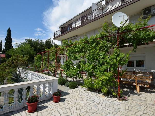 Gorgeous Holiday Home in Dramalj near Sea