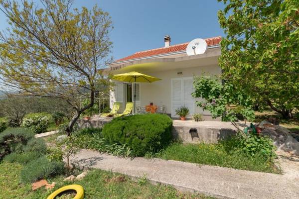 Holiday Home Flower House