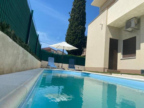 Apartment ANDRIANA with pool for exclusive use