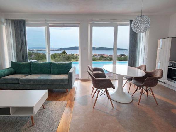 Modern Holiday Home in Kaštel Sucurac by the Sea