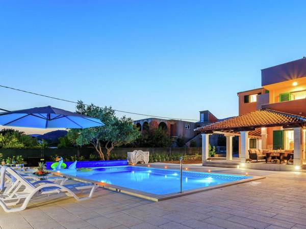 Beautiful Villa in Kastel Novi with Pool