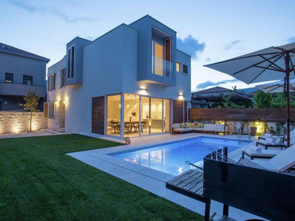 Luxurious Villa in Dalmatia with Private Pool and Garden