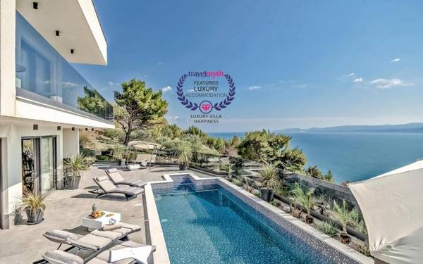 Luxury Villa Happiness with private pool jacuzzi sauna and gym by the beach in Omis