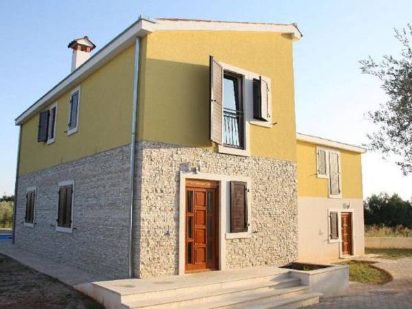 Plush Holiday Home in Novigrad with Patio