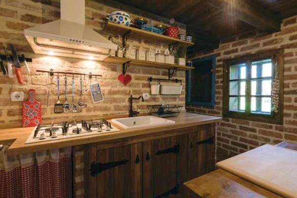 4 bedrooms villa with city view private pool and jacuzzi at Mozdenec