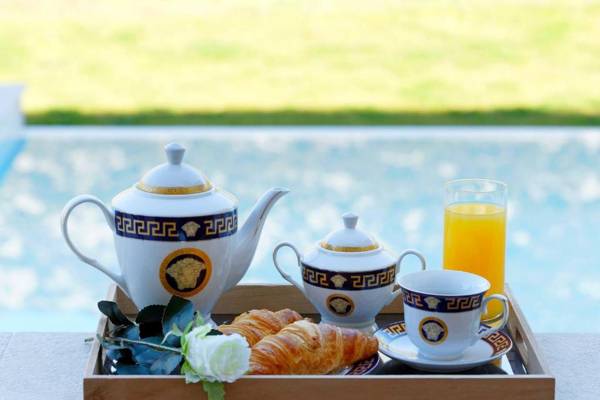 Villa Jure with heated pool and electric vehicle station mini golftennis court