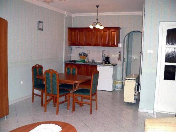 Pine Wood Apartment 5