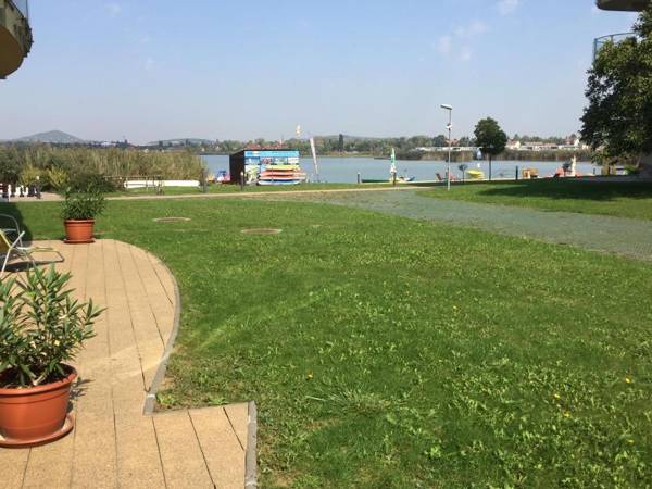 Tóparti Wellness Apartman Delux