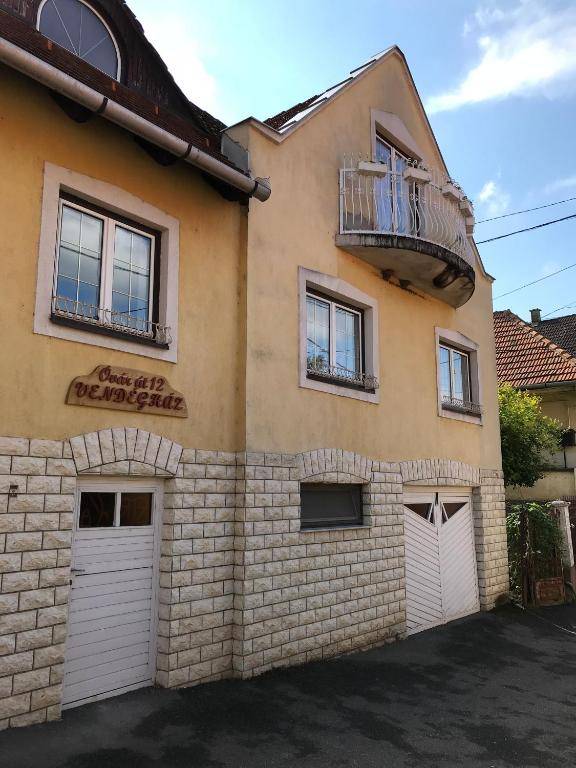 Óvár 12 Vendégház