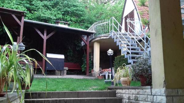 Óvár 12 Vendégház