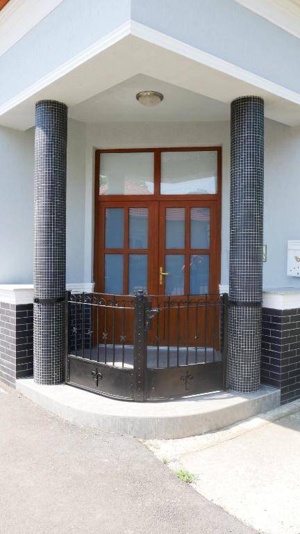 Idill Apartmanház B&B