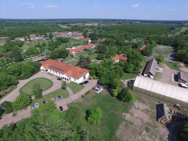 Sarlóspuszta Club Hotel