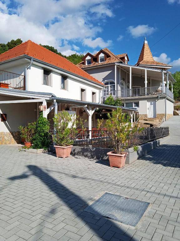 Fogadó a Két Tölgyfához