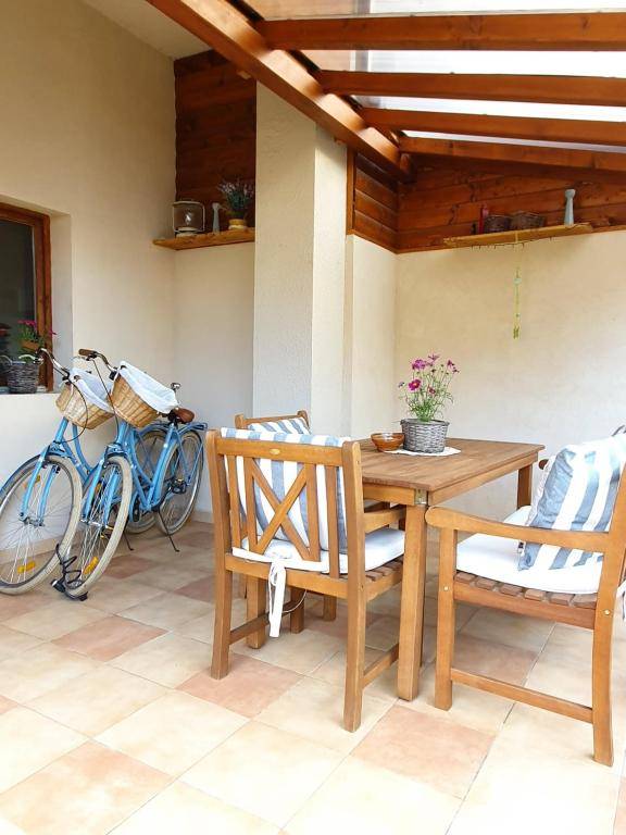 Dora Holiday House & Apartments