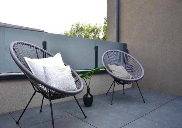 Marina Apartment by Dora