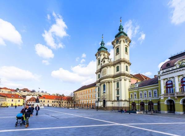 Holiday Home & Apartment