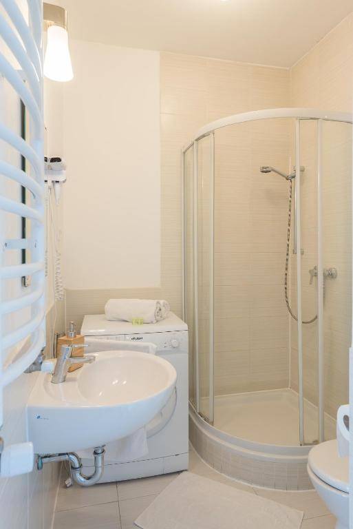 Corvin Plaza Apartments & Suites