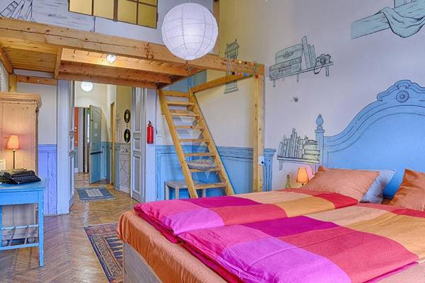 Lavender Circus Hostel Doubles & Ensuites