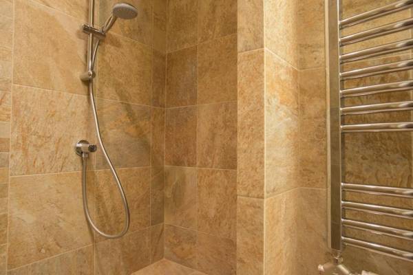 Chain Bridge Studio Apartment