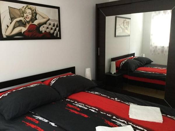 Adam's Apartment and Free Parking