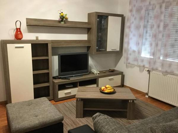 Adam's Apartment and Free Parking