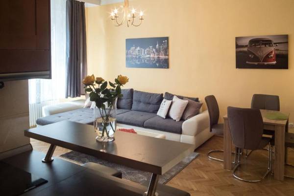 Rebecca Apartment next to Synagogue