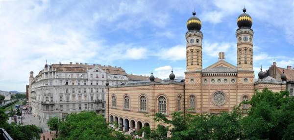 Synagogue Dream Home in The Center