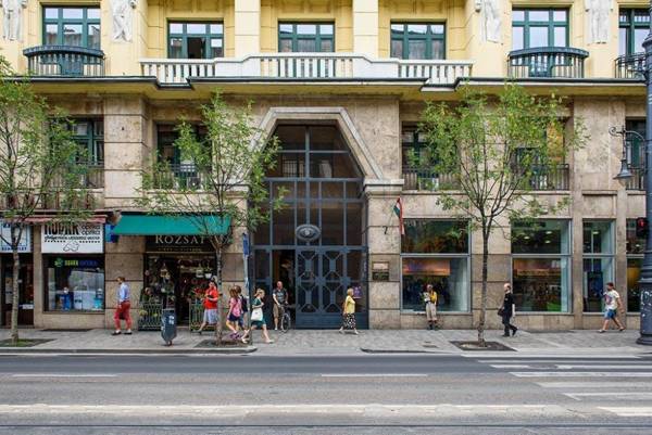 Karoly Corner Residences