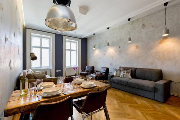 Designer Dream Home In The Absolute Center