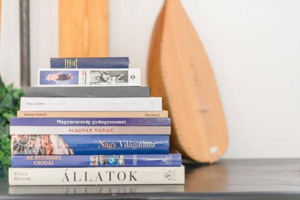 Rose Trees Apartment