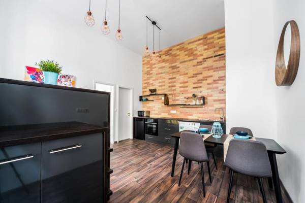 NEW DOB 53-4 CENTER Apartment