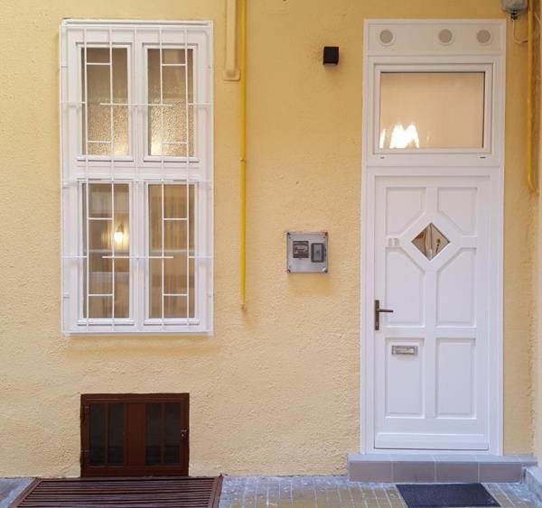 Authentic Akacfa Apartment