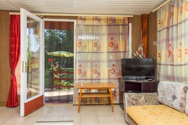 Familia Nyaraló 180