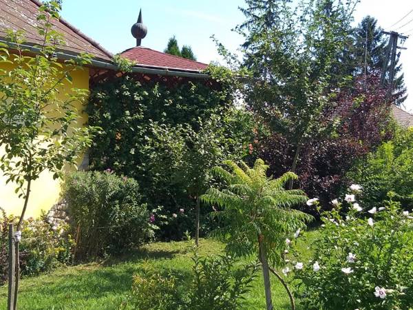 Gyöngyvirág Apartment