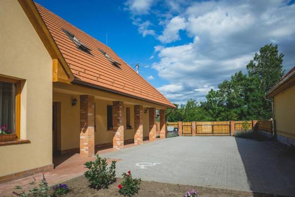 Mézes Vendégház és Apiterápiás központ