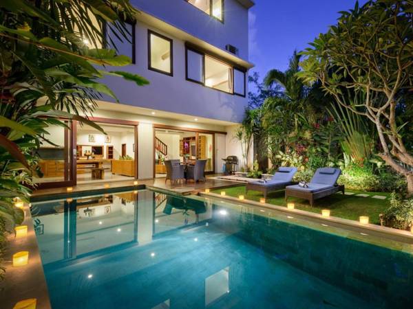 Echo Beach Townhouses