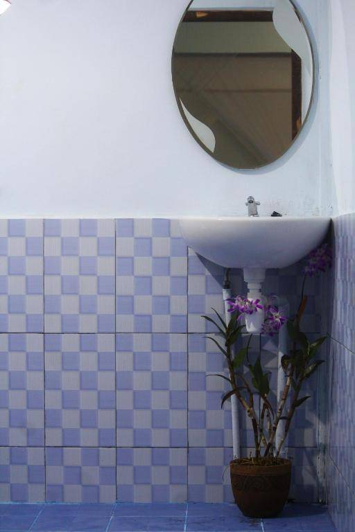 Adila Warung and Homestay