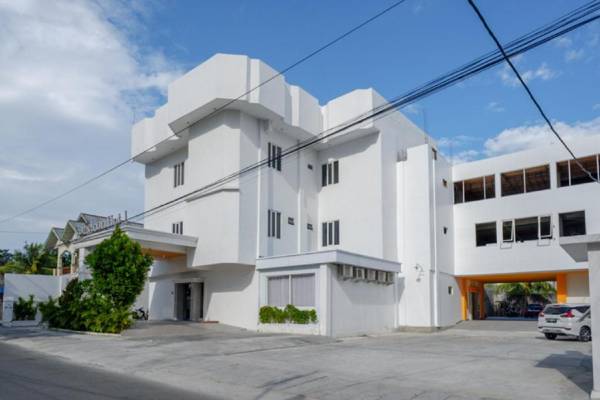 RedDoorz Plus @ Cameloan Hotel Palu