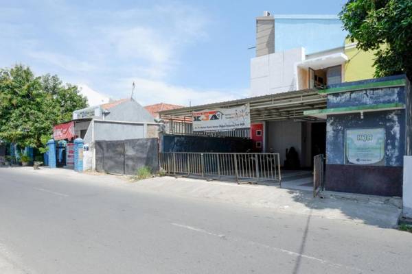 RedDoorz near GOR Wisanggeni