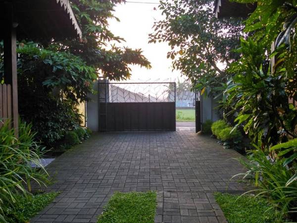 Ndalem Suryo Saptono Guest House