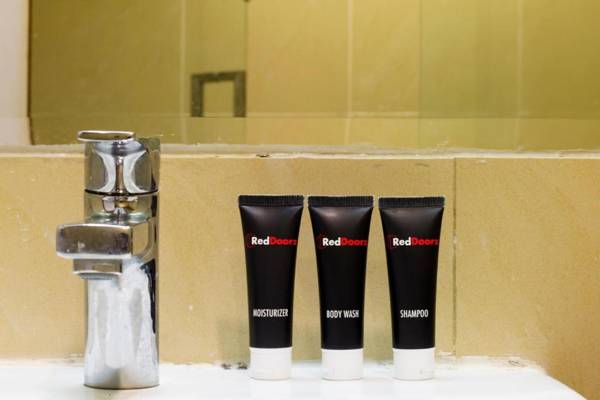 RedDoorz Plus near STIE YKPN