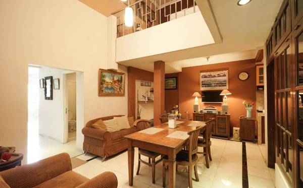 OYO 646 Kvinn Kostel