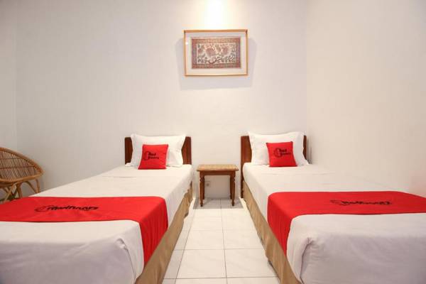 RedDoorz Plus near Alun Alun Selatan 2