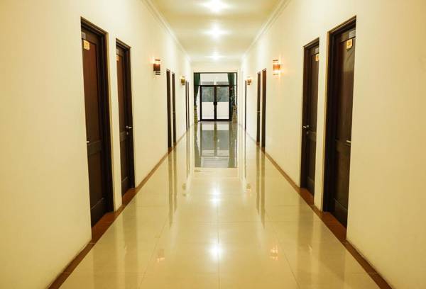 RedDoorz Syariah At Namira Hotel