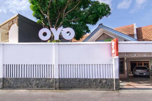 OYO 890 Dewi Fortuna Guest House