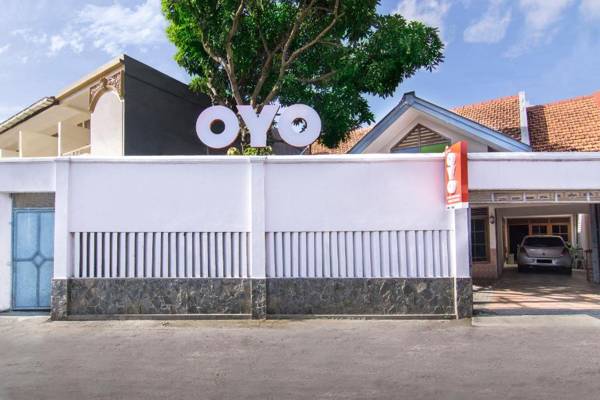 OYO 890 Dewi Fortuna Guest House