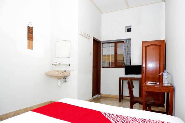 OYO 1196 Hotel Pura Puspa Rosa