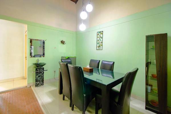 OYO 1355 Griya Wismono Homestay