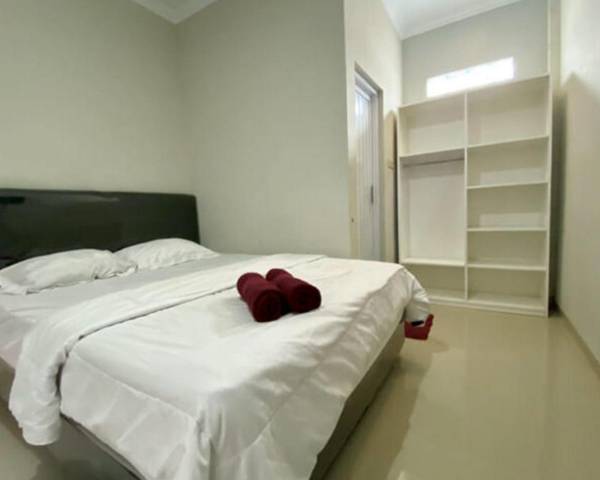 RedDoorz Syariah At Berlian Homestay Wirobrajan