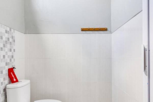 RedDoorz Syariah At Berlian Homestay Wirobrajan